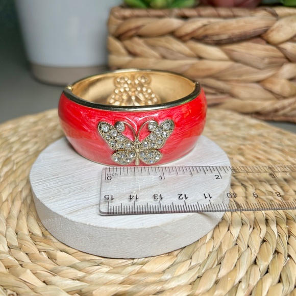 Delightful Crystal Butterfly Pink Enameled Wide Metal Clamper Bangle Bracelet. - Picture 14 of 14